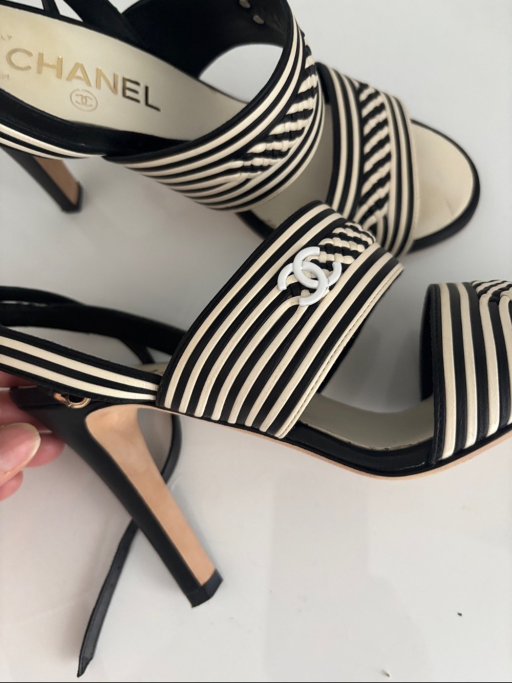 CHANEL Black and White Striped Slingback Heels with CC Accent - Picture 3 of 7
